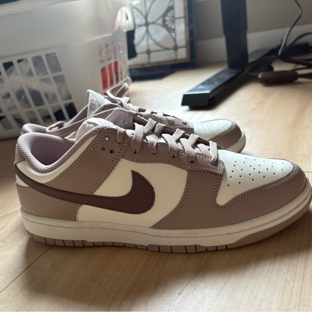 NEVER WORN HAS TAG Nike low dunk / sail/plum eclipse/diffused taupe